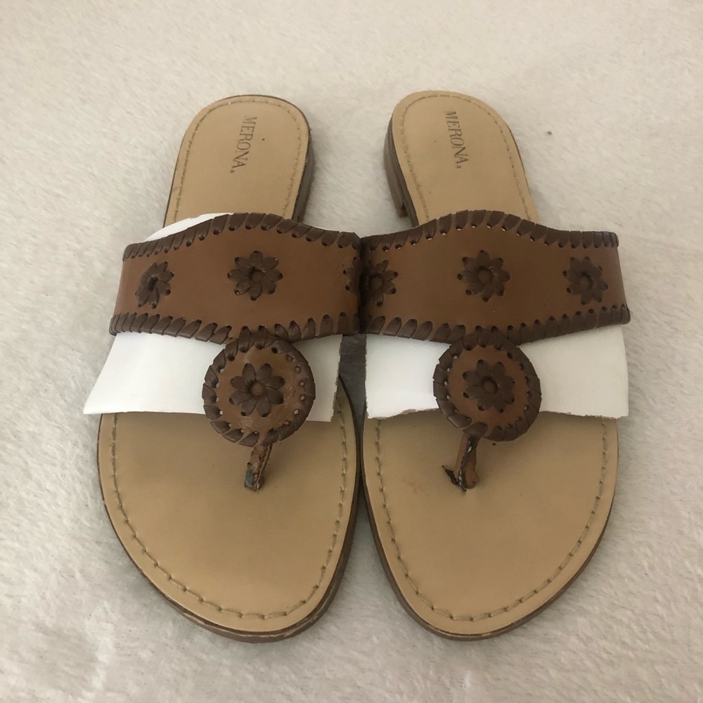 MERONA TONG SANDALS SZ 9